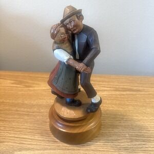 Vtg Black Forest Style Wood Carved Musical‎ Figurine Dancing Couple Works